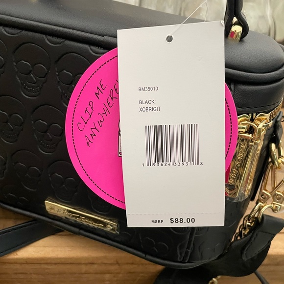Betsey Johnson “ORGANIZE WITH ME” Removable Pouch Black XOBright
Crossbody bag - Picture 12 of 12